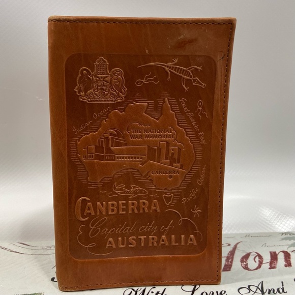 Canberra Australia men genuine leather single fold slim cardholder wallet. Used. - Picture 2 of 9